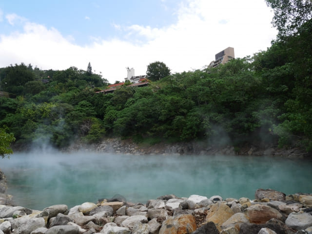 Japan's hot springs : Real and Virtual Adventures