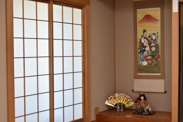 Kakejiku: Japan's Traditional Hanging Scrolls 