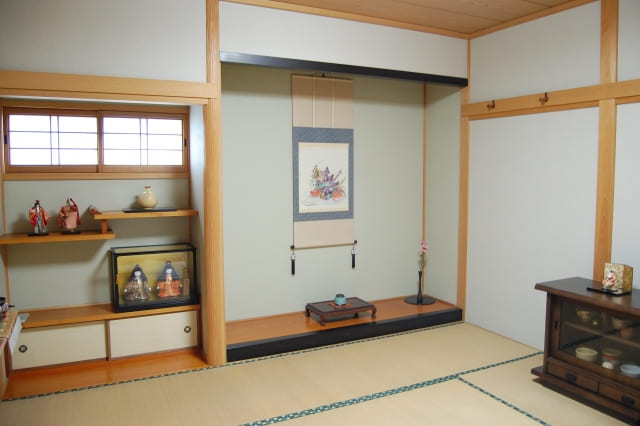 Kakejiku: Japan's Traditional Hanging Scrolls 