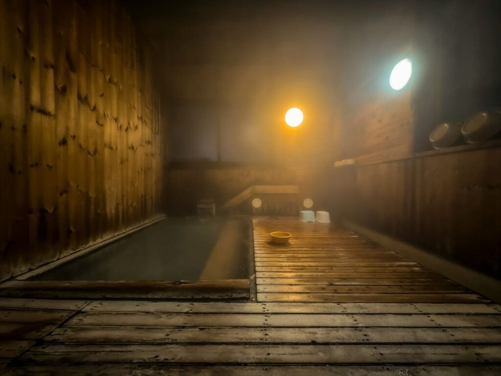 Japan's hot springs : Real and Virtual Adventures