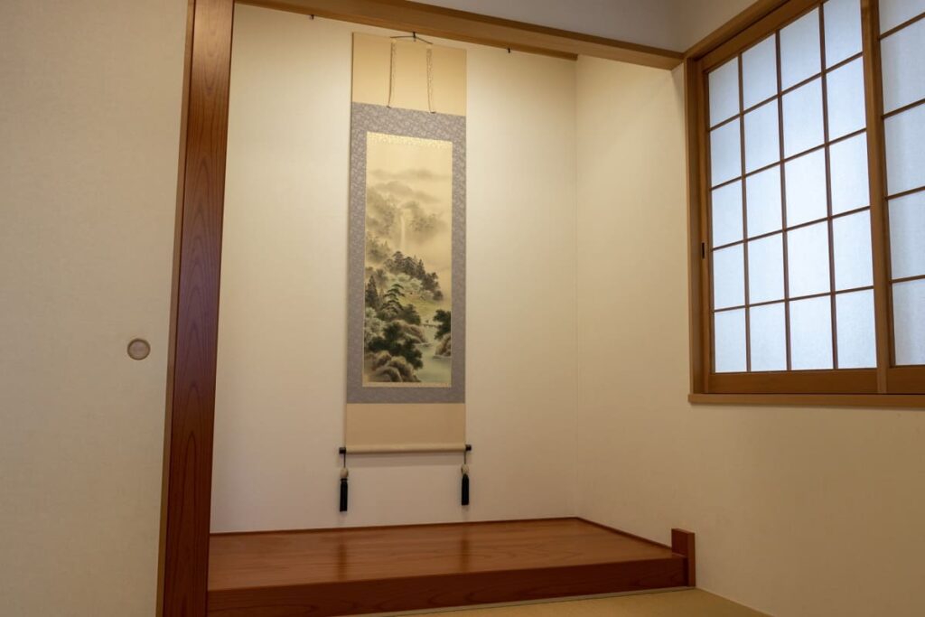 Kakejiku: Japan's Traditional Hanging Scrolls 