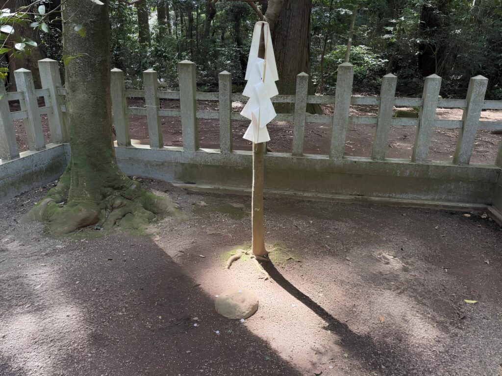 Kanameishi at Kashima shrine (Onamazu and Takemikazuchi legend)