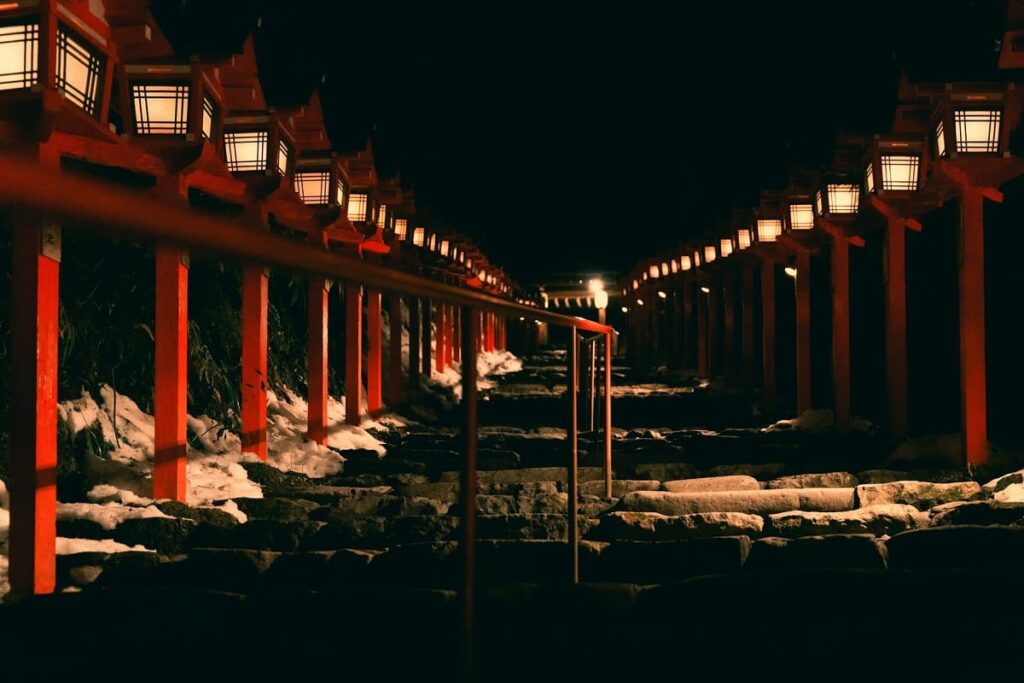 What Are Japanese Lanterns? A Guide to Tōrō and Their Role
Prayer: Participants pray for the health and happiness of their families.

Community Bonding: Many regions hold tōrō nagashi as part of local festivals, fostering communal ties and preserving traditions.