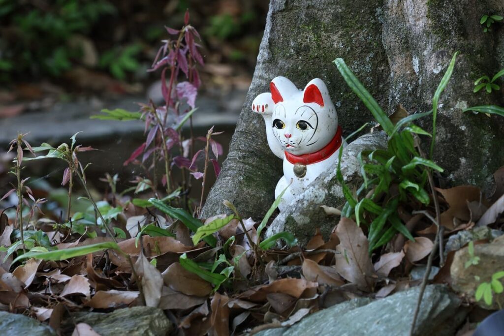 Manekineko: The history of Japan's beckoning lucky cat.