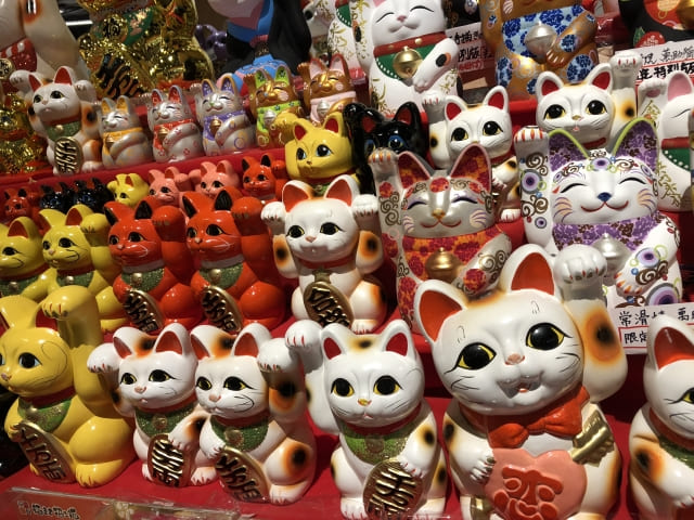 Manekineko: The history of Japan's beckoning lucky cat.