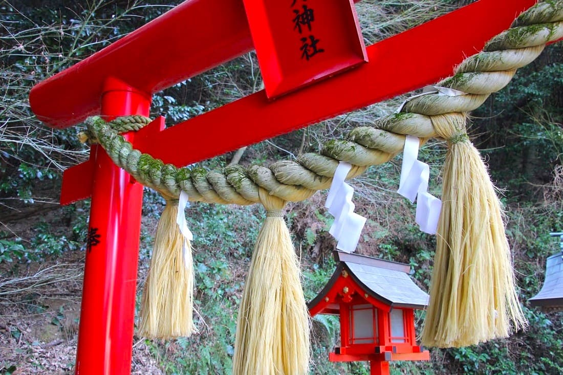 Shimenawa: Japan's Sacred Straw Rope and Its Meaning