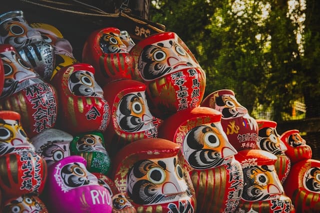 What Are Daruma Dolls? Origins and Role in Japanese Culture