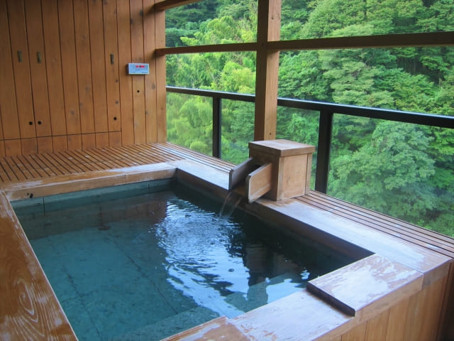 Hinoki Baths: Japan's Beloved Cypress Tradition