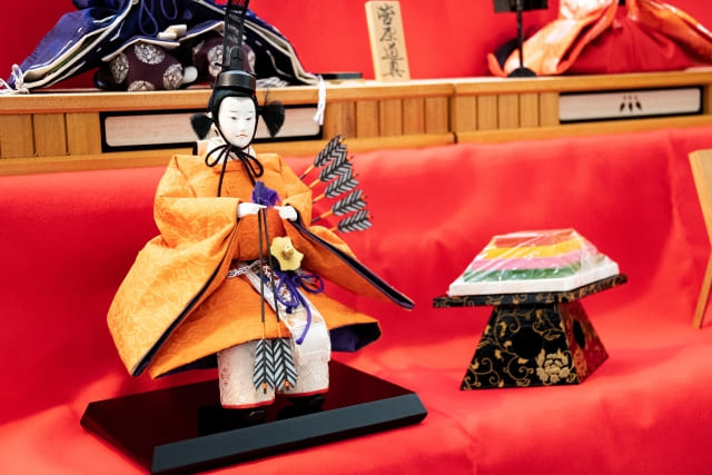 Hinamatsuri : History & Display of Dolls