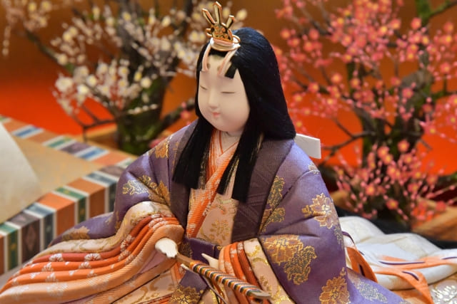 Hinamatsuri : History & Display of Dolls