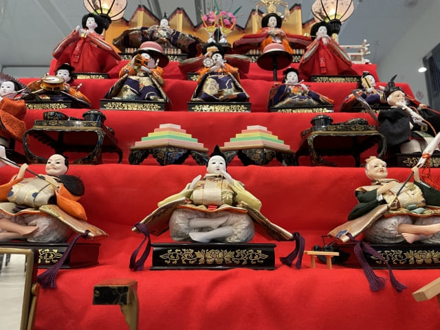 Hinamatsuri : History & Display of Dolls