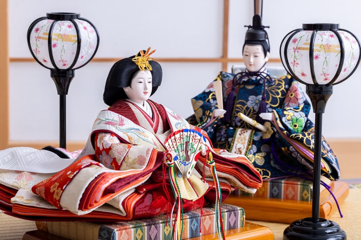 Hinamatsuri : History & Display of Dolls