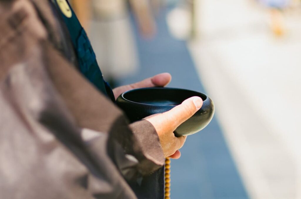 Takuhatsu : Japanese Buddhist monk on the street