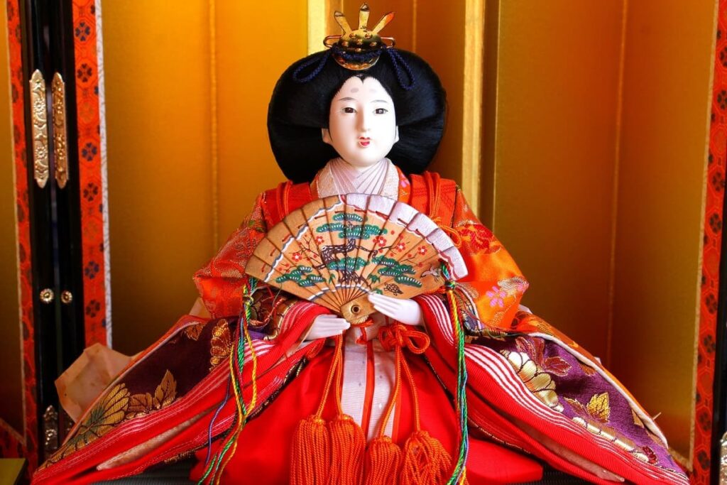 Hinamatsuri : History & Display of Dolls