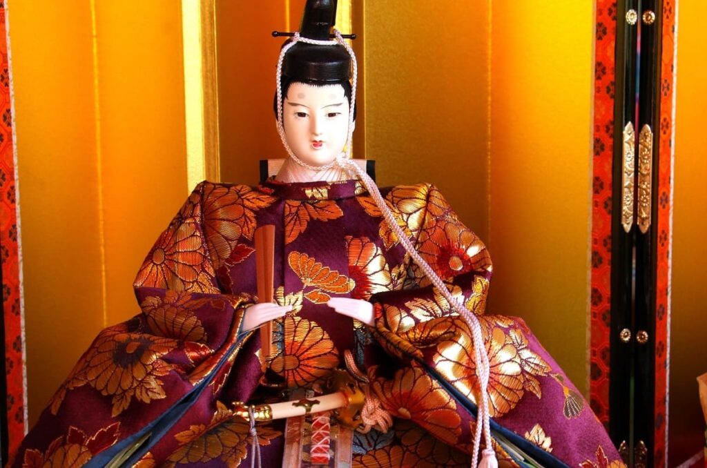 Hinamatsuri : History & Display of Dolls