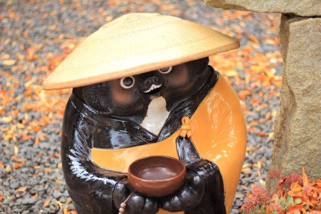 Takuhatsu : Japanese Buddhist monk on the street