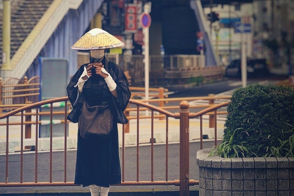 Takuhatsu : Japanese Buddhist monk on the street