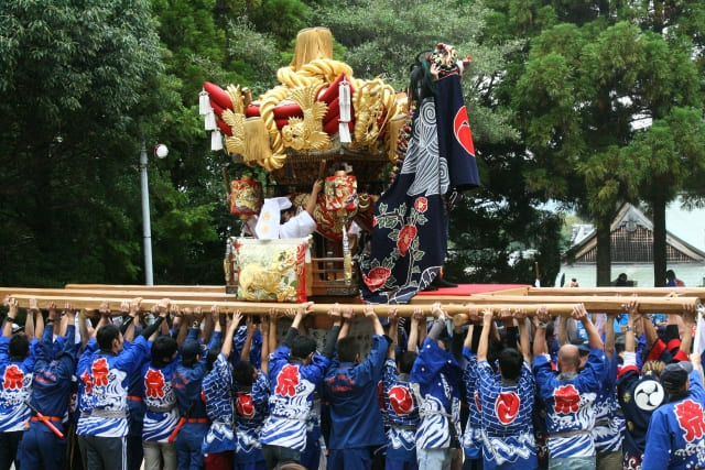 Autumn Festivals in Japan: Mikoshi, Floats, and Tengu
