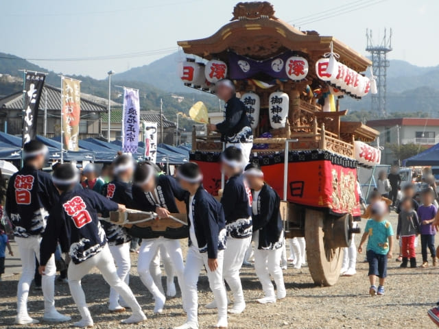 Autumn Festivals in Japan: Mikoshi, Floats, and Tengu