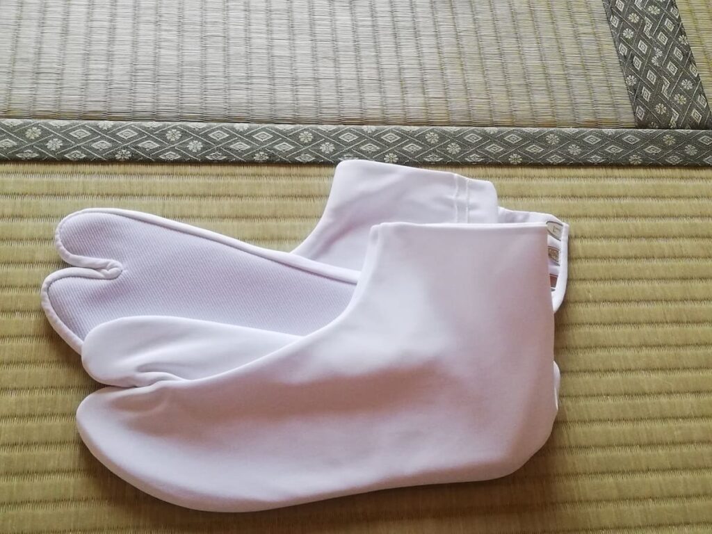 Tabi: Japan’s Traditional Split-Toe Socks for Kimono