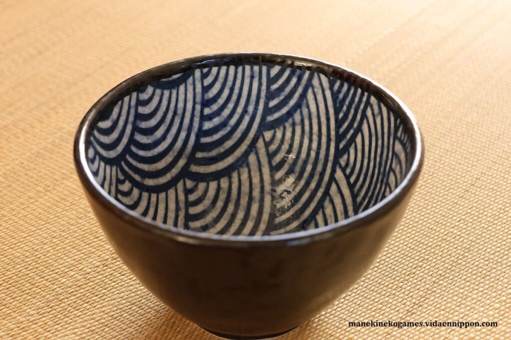 Small Mino ware donburi bowl for gyudon or seafood rice