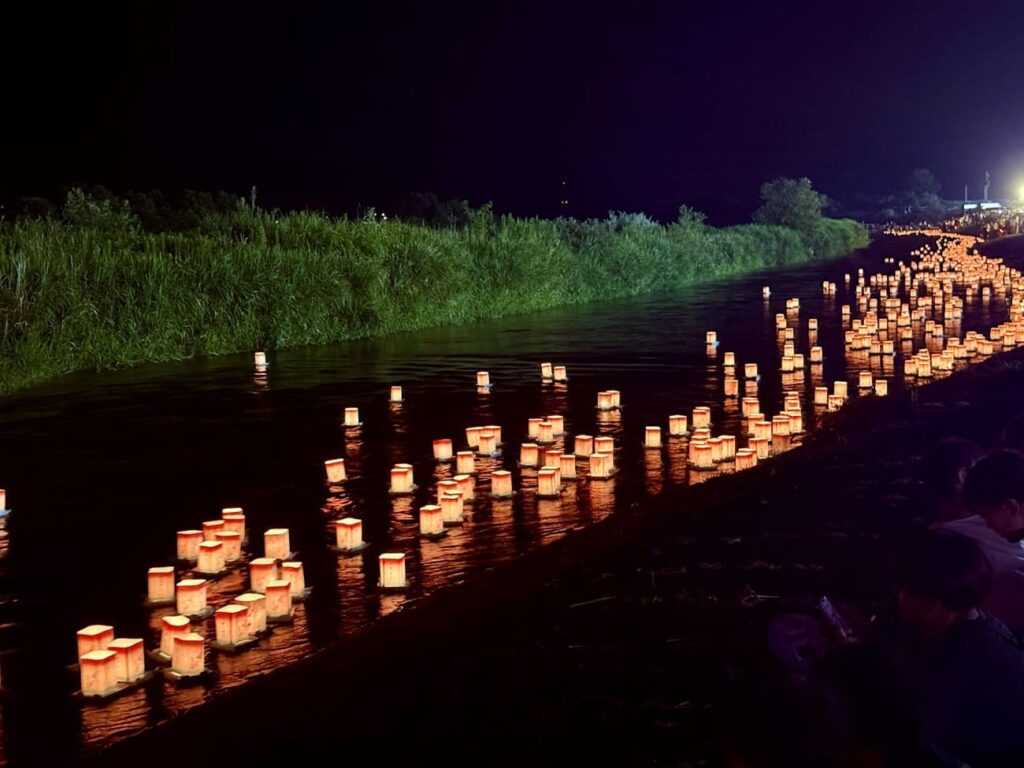 Toro-nagashi in obon