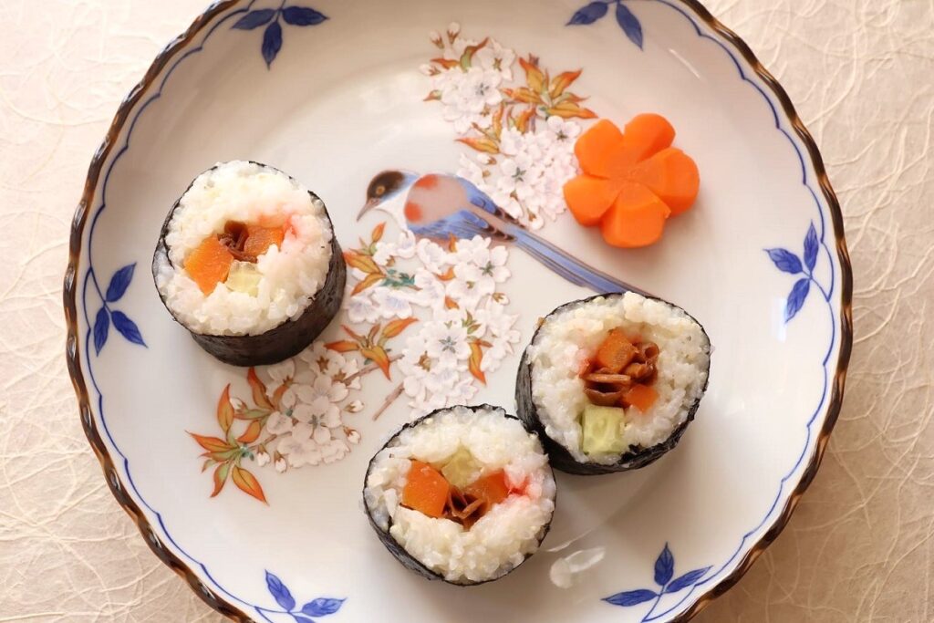 Kutani ware with sushi