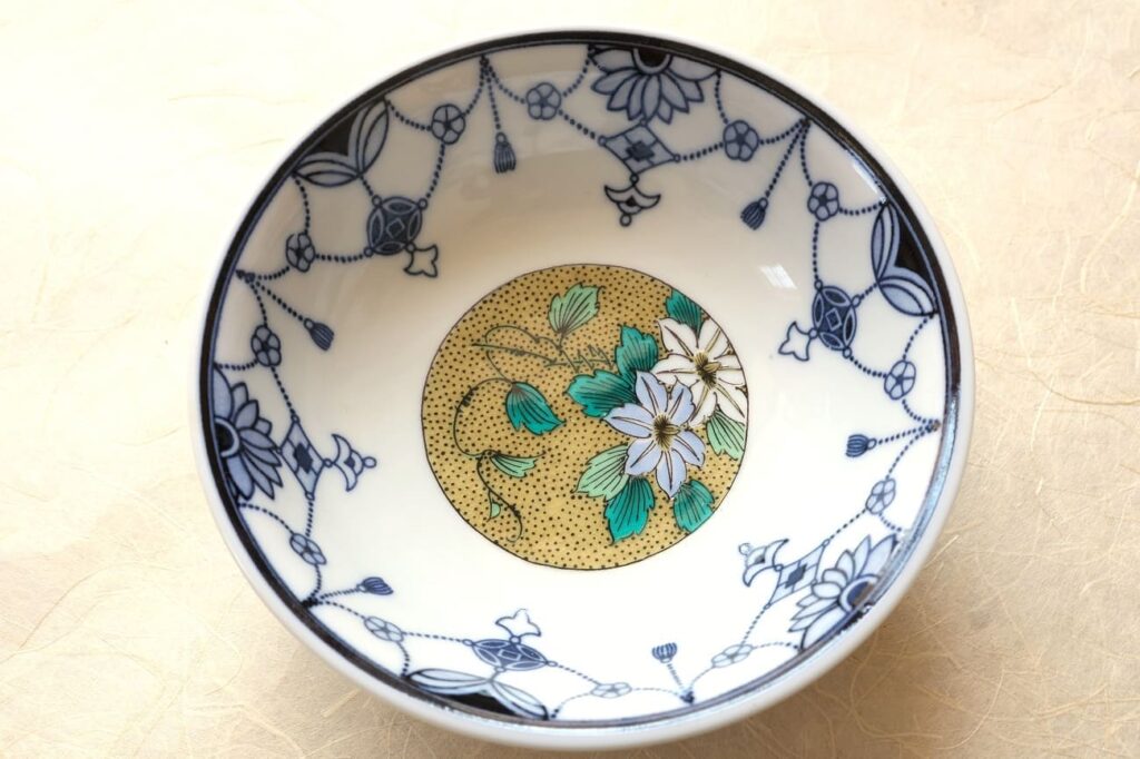 Kutani ware beautiful plate