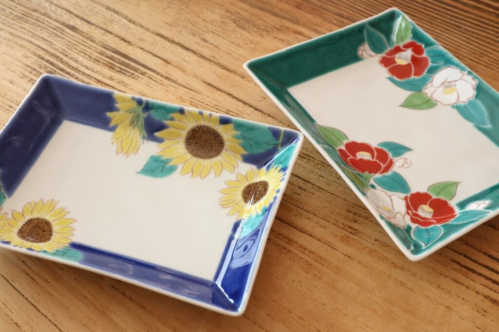 Kutani flower plates