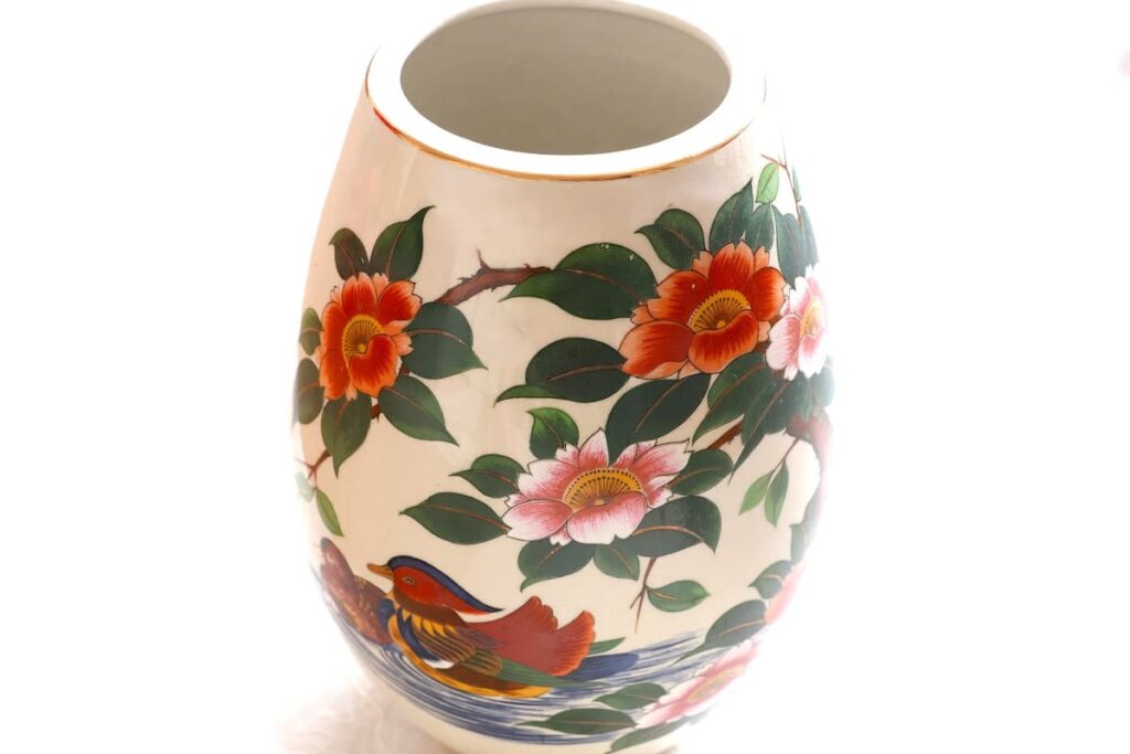 Kutani flower vase