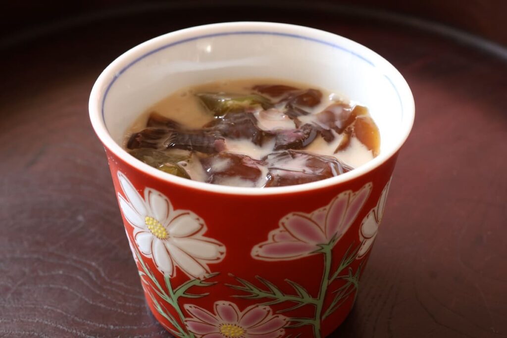 Kutani ware soba choko with dessert