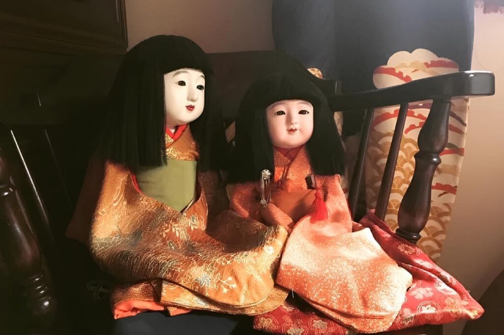 Ichimatsu dolls are sitiing on the chair
