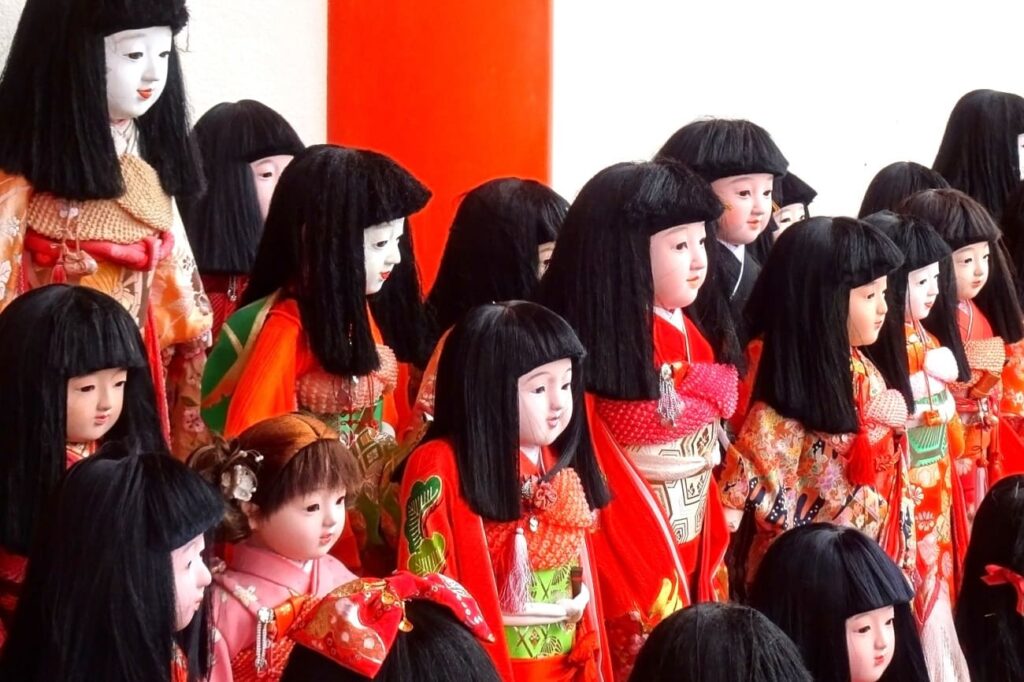 Many Ichimatsu dolls at Awashima shrine